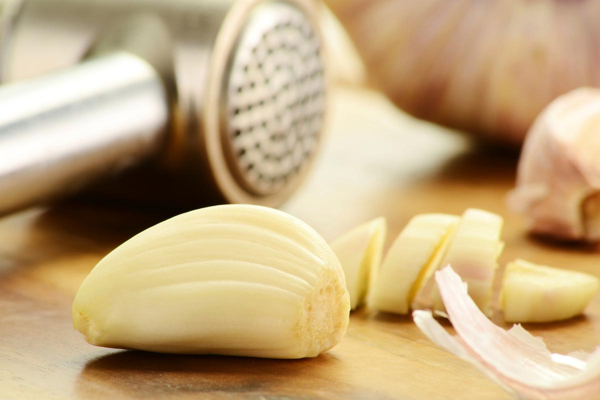 Image: Reduce the risk of lung and bowel cancer 40% by eating raw, pulverized garlic daily