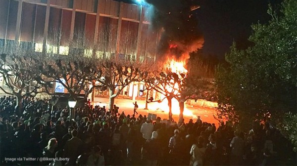 Image: #DefundBerkeley … Time to pull all federal funds from UC Berkeley after liberal students turn into violent thugs to block Milo speech