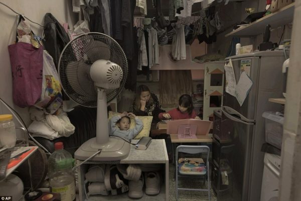 Image: Hong Kong now renting out “coffin homes” that have less than 120 square feet of living space