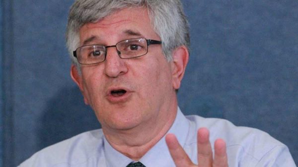 Image: Vaccine zealot Paul Offit claims children can be given 10,000 vaccines all at once, with no harm