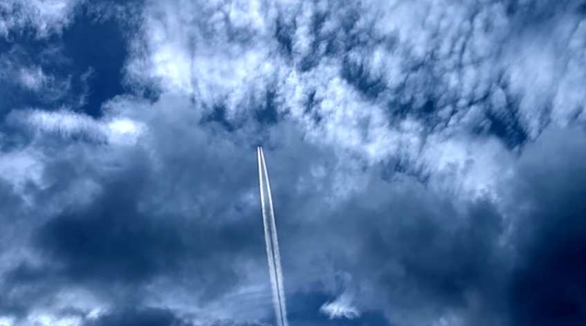 Image: Former military meteorologist admits military aircraft spray aluminum into the atmosphere