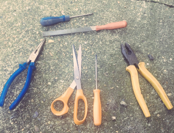 Image: London police “weapons sweep” is nabbing workers with tool boxes full of pliers, scissors and screwdrivers