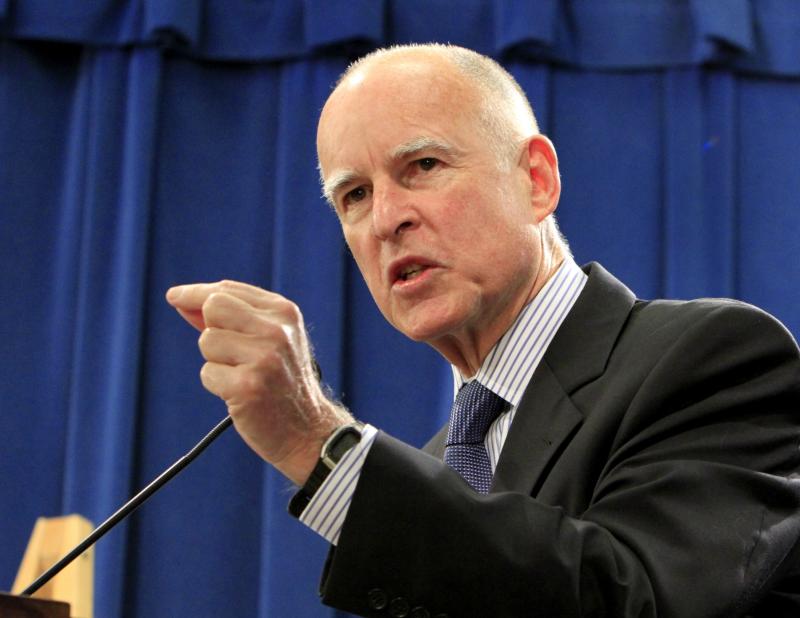 Image: Cali Governor Jerry Brown reveals himself to be a climate IDIOT: Claims fiery heat the worst since the dawn of human civilization