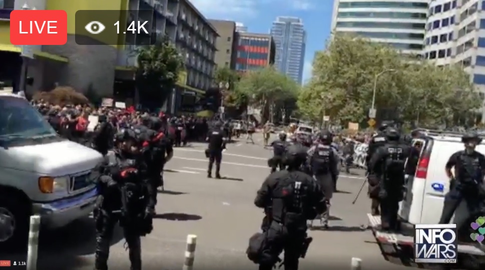 Image: The liberal mayor of Portland, OR refuses to arrest Antifa terrorists… streets overrun with lunatic left-wing violence, police told to stand down