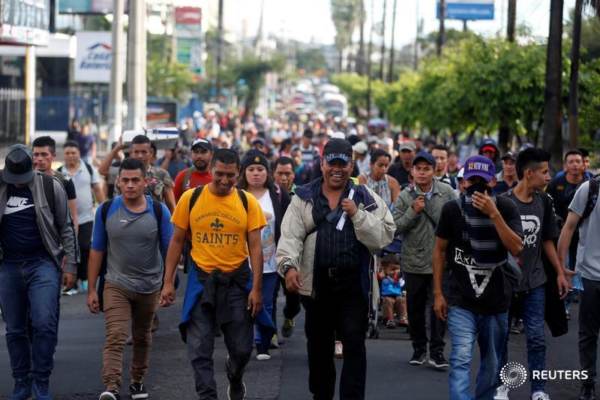 Image: The caravan trying to invade the USA is almost entirely military-aged males… almost no women or children anywhere