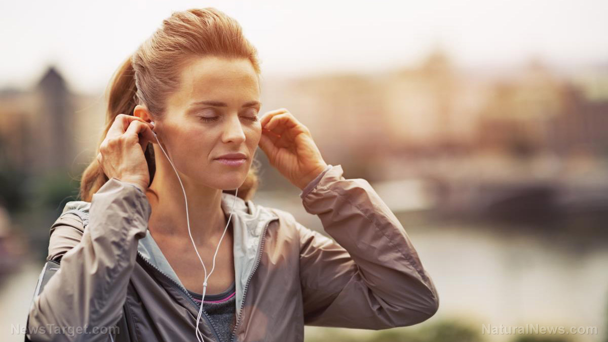 Image: Listening to music and videos while you work out can distract you from how hard you’re working, improving performance