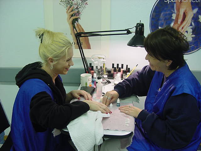 Image: Nail and hair salon clients at higher risk of hepatitis C, allergies, skin and fungal conditions