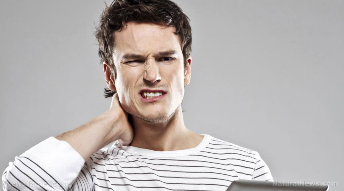 Image: “Tech neck”: What is it and how can you prevent it?