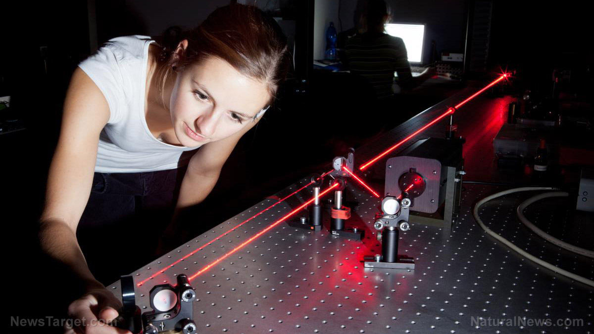 Image: Researchers use laser holograms to trap and control tiny objects the size of single cells