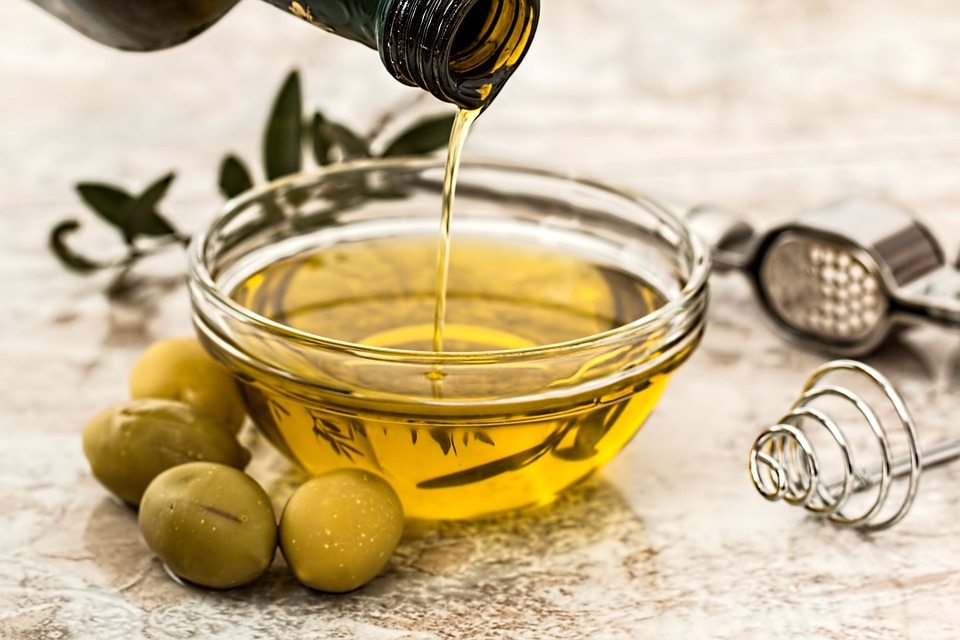 Image: A dynamic duo: Researchers find that an olive oil and veggie combo could explain the health benefits of the Mediterranean diet
