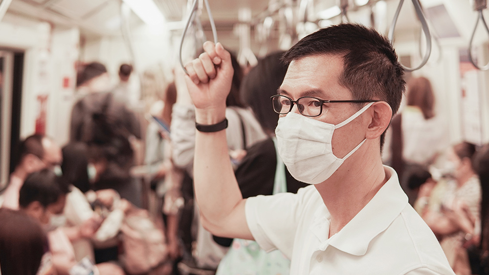 Image: Beijing residents fear catching the coronavirus from unsafe testing centers