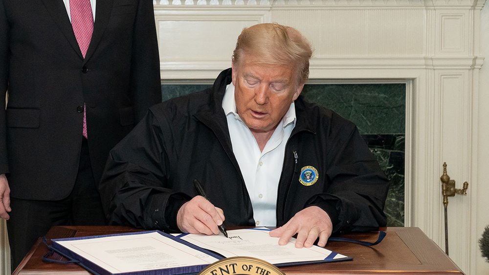 Image: Trump signs executive order to bring pharmaceutical manufacturing back to the United States