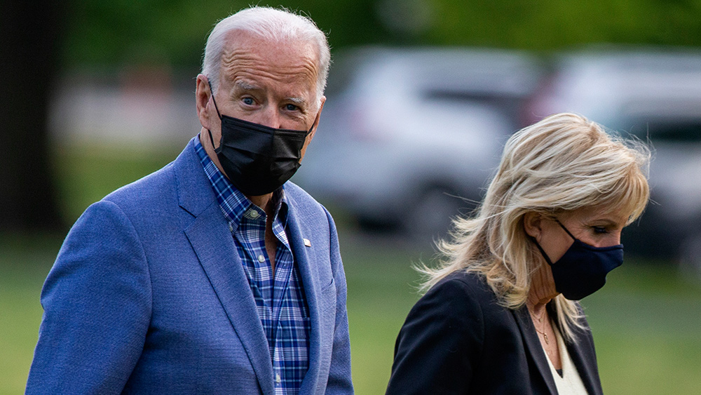 Image: Adviser claims Biden STILL MASKING “out of habit” despite being fully vaccinated