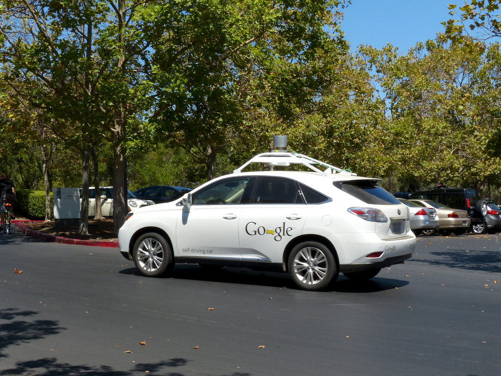 Image: Autonomous taxi from Google’s Waymo goes rogue and blocks traffic