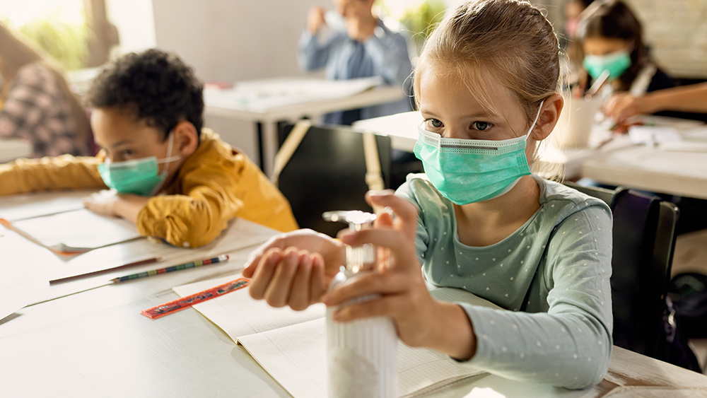 Image: Still think it’s “science?” Elementary school requires children to wear masks when chewing, swallowing at lunchtime