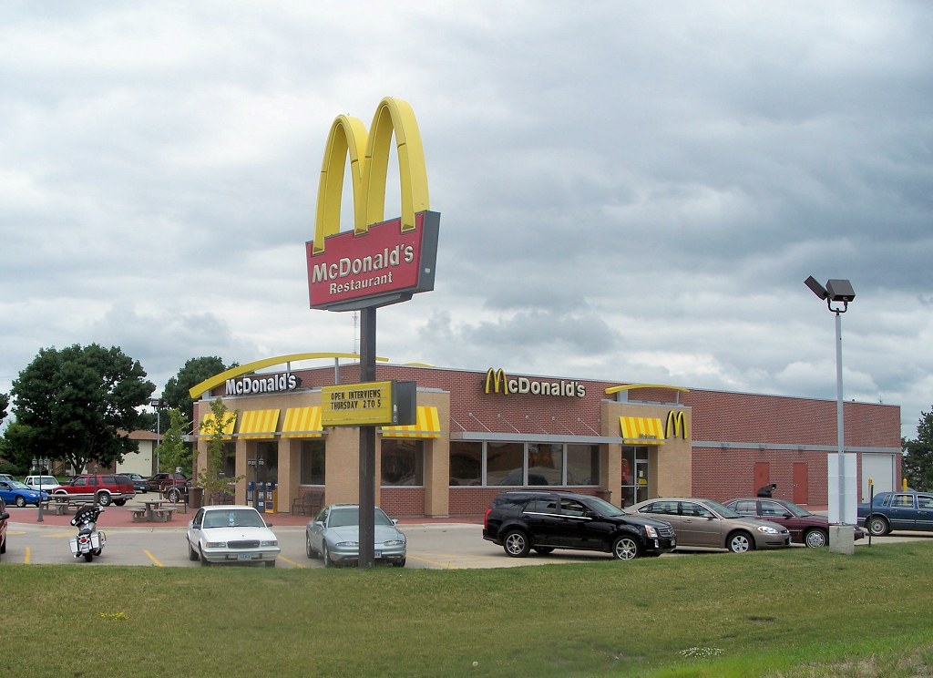 Image: McDonald’s store in Illinois giving away iPhones to new recruits if they stay for six months