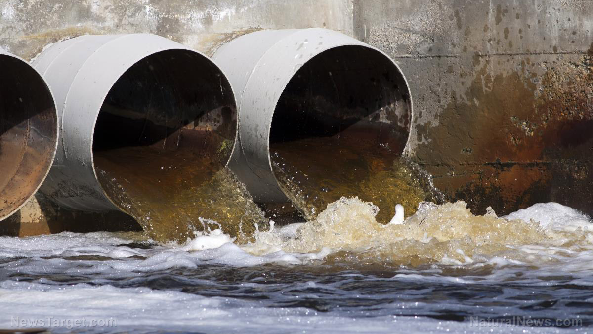 Image: Broken US pipes spew toxic sewage into Rio Grande toward Mexico