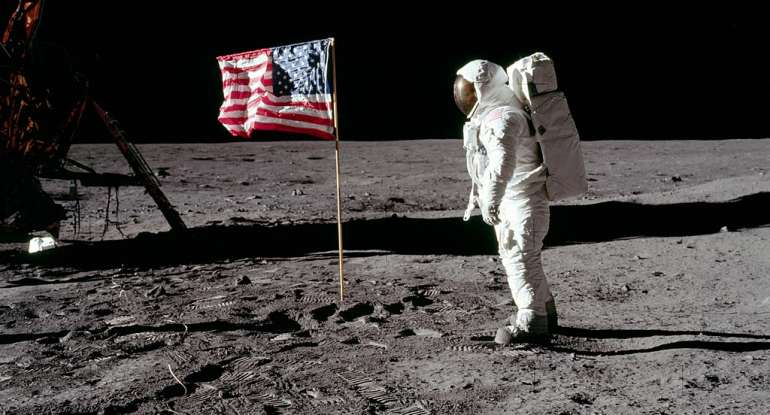 Image: Bart Sibrel presents evidence claiming NASA faked the moon landings