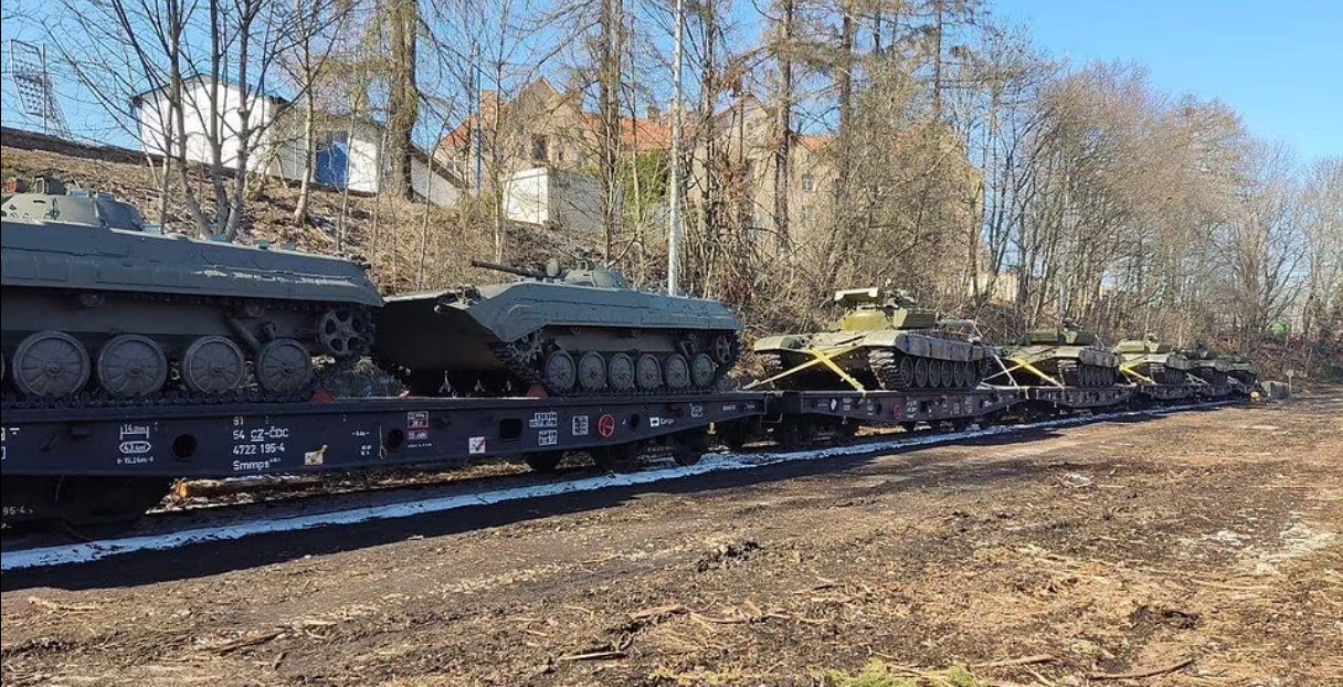 Image: First NATO country provides tanks, artillery to Ukraine as U.S. Senate votes to resurrect World War II-era assistance program