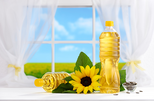 Image: Europe faces sunflower oil shortage as Russian attacks on Ukraine continue to disrupt food supply