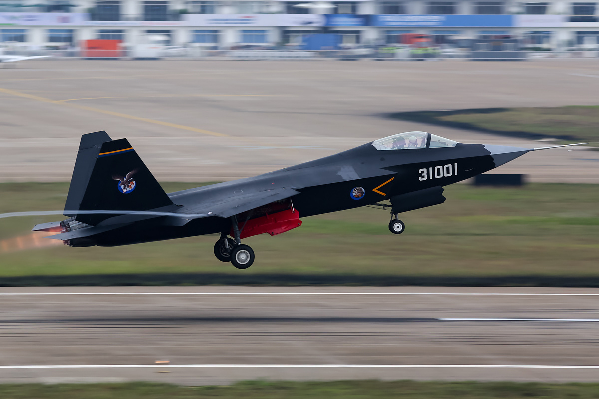 Image: China flies fighter jets into Taiwanese airspace, escalating tension following Pelosi visit