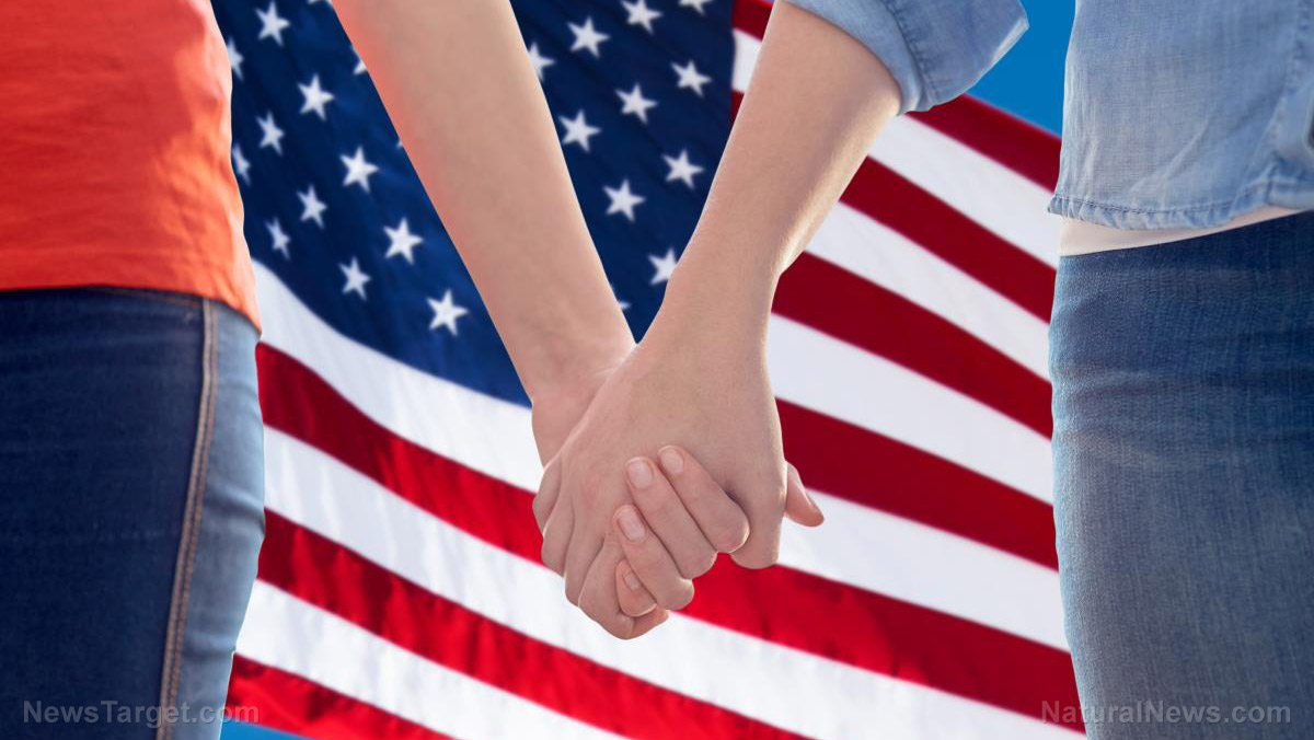 A decade-old war reignited: Kim Davis asks Supreme Court to erase gay marriage nationwide