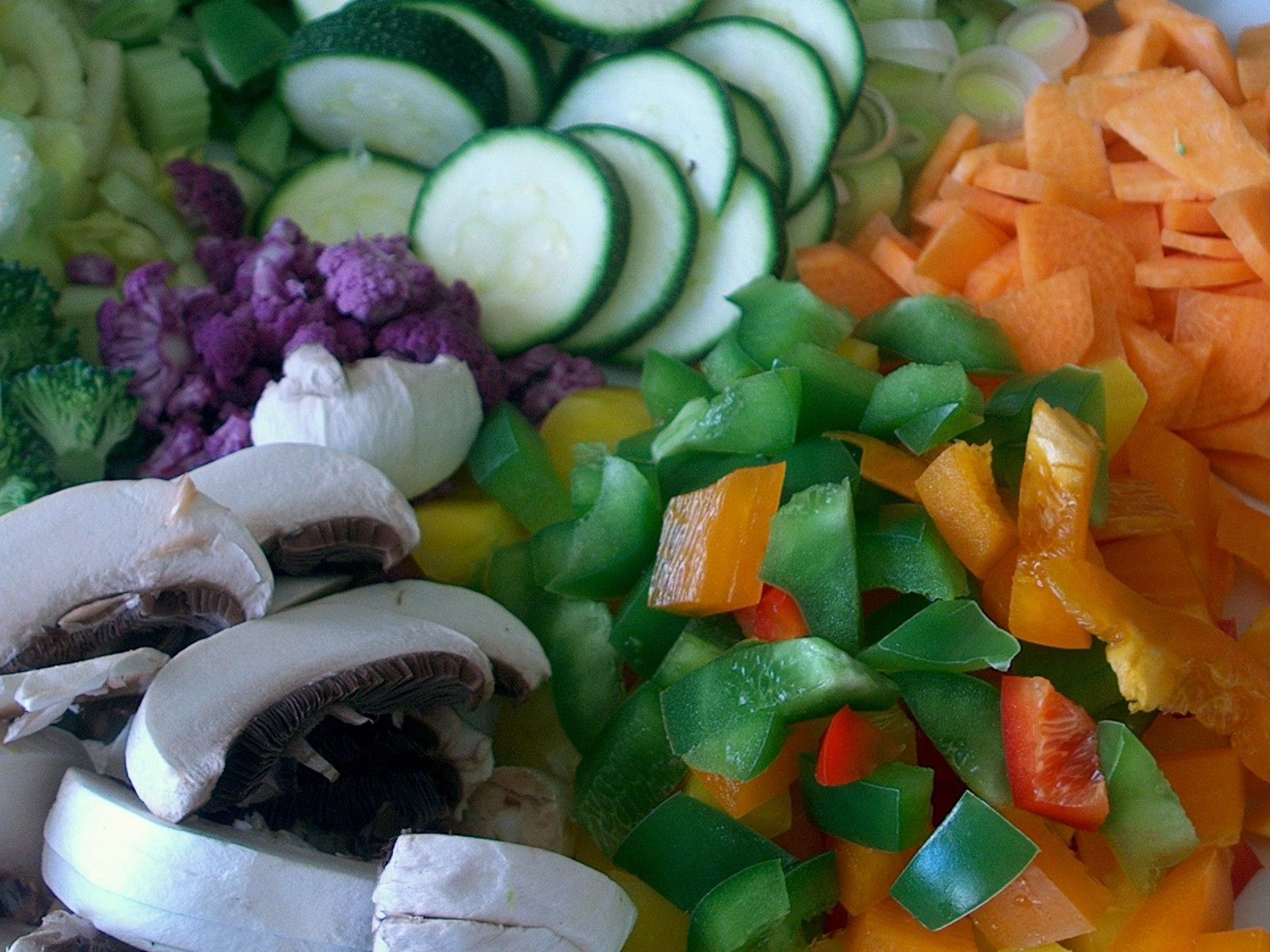 Summer’s bounty: Why choosing in-season vegetables matters for health and autonomy